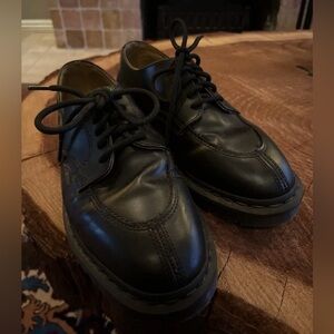 Doc martens 2046 Men’s Size 7.5, Women’s Size 8.5